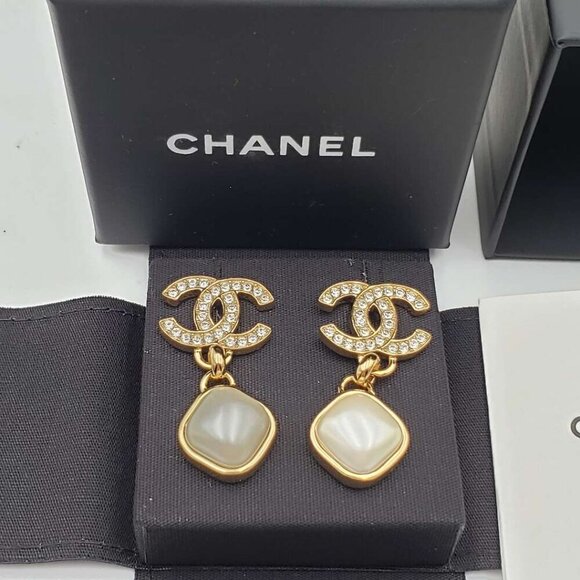100% Authentic CHANEL Brand New Earrings 675-080824